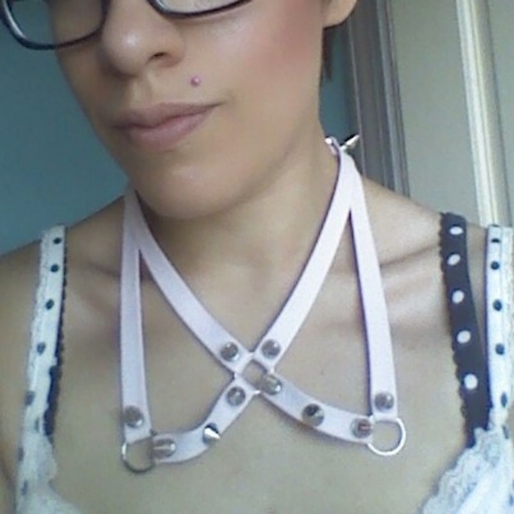 Creepyyeha pastel pink leather collar necklace - Picture 2 of 5